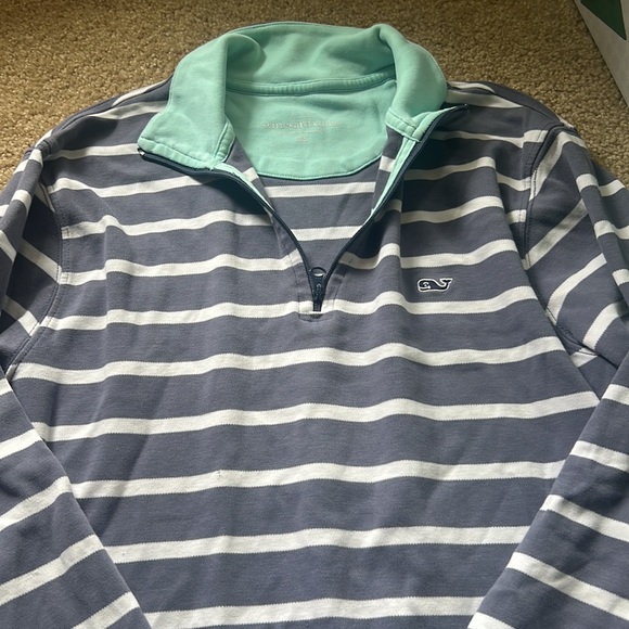 Vineyard vines pull over - Picture 4 of 4